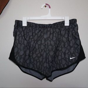 Nike dry-fit athletic shorts w/ lining
